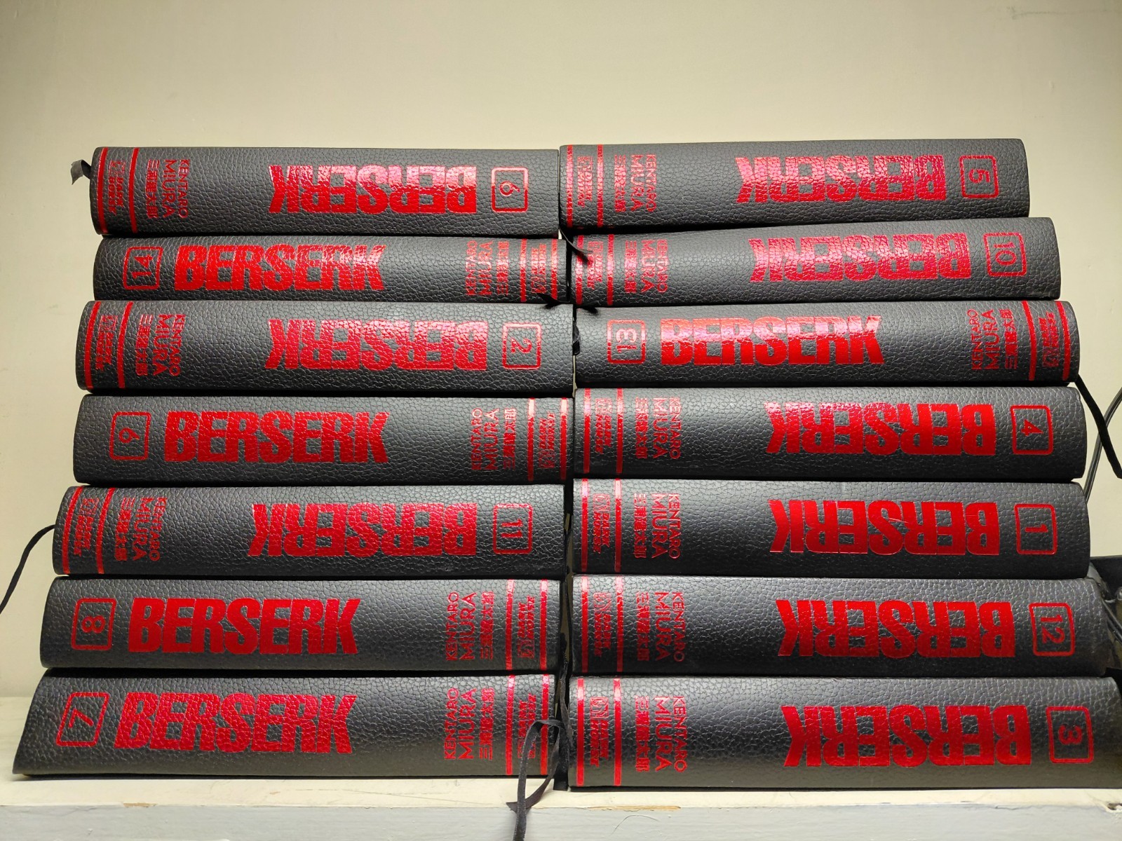 BERSERK Deluxe Edition Complete Set - Volumes 1-14 Manga Hardcover EXCELLENT BERSERK Deluxe Edition Complete Set - Volumes 1-14 Manga Hardcover EXCELLENT