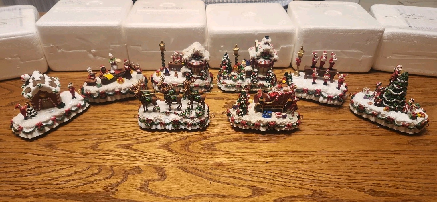 Rare 💎 8 Pc. Set🎄Hawthorne Village Christmas Parade Accessories Collection Rare 💎 8 Pc. Set🎄Hawthorne Village Christmas Parade Accessories Collection
