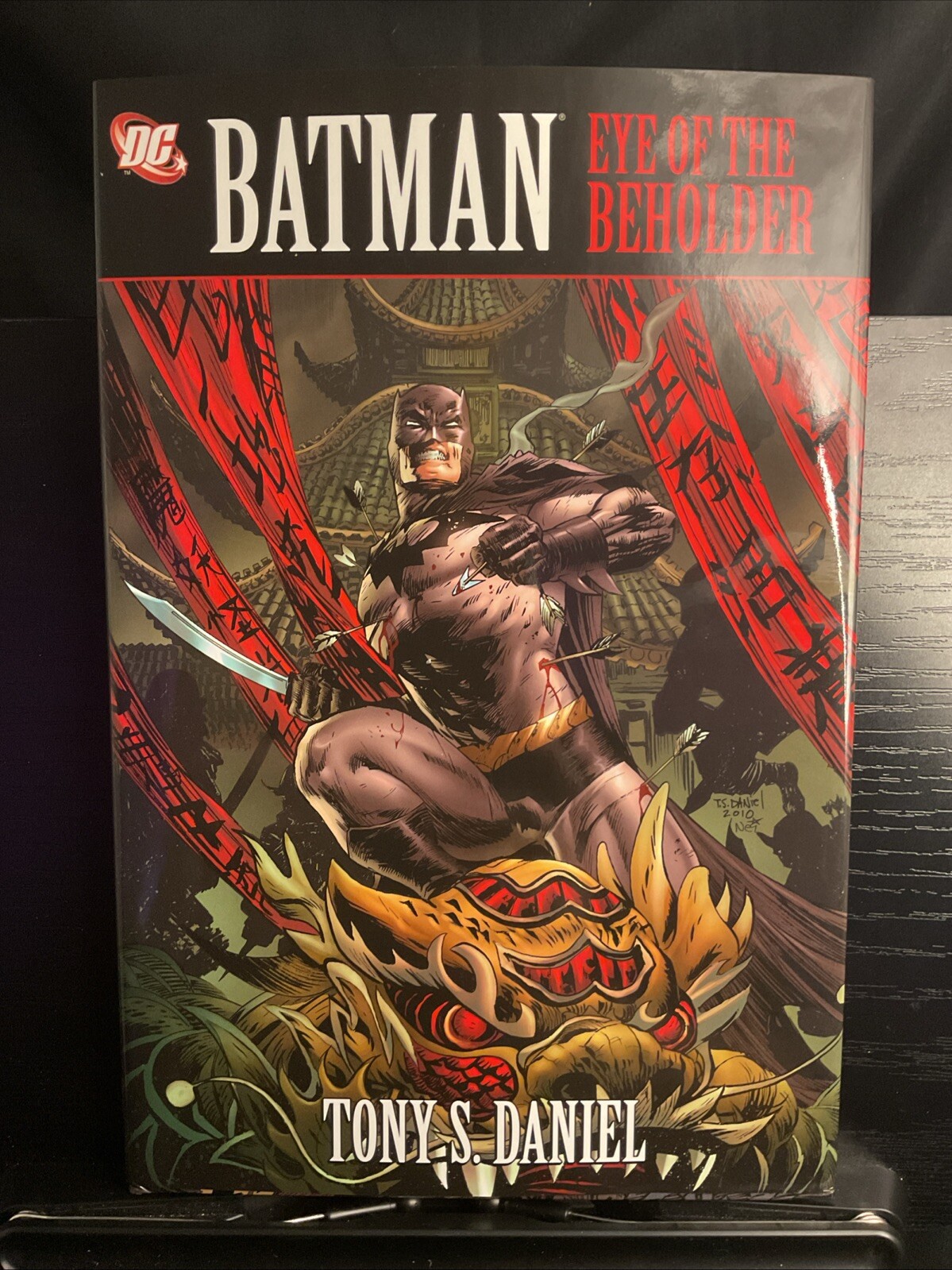 Batman Eye of the Beholder Hardcover NM (DC 2011) 1st Print GN High Grade Batman Eye of the Beholder Hardcover NM (DC 2011) 1st Print GN High Grade