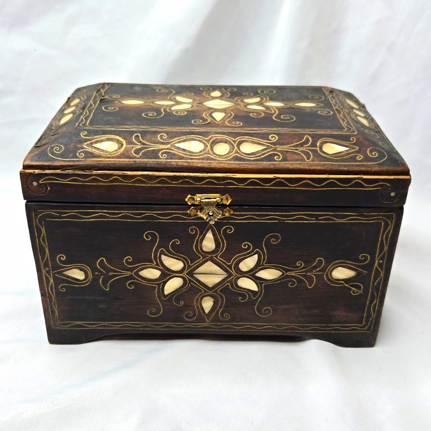 Vintage Handcrafted Inlaid Wood Jewelry Box Mother of Pearl Purple Velvet 10\