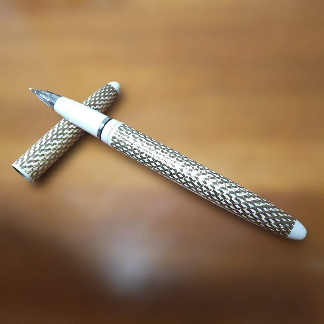 Sheaffer Lady V Vintage White Pearlescent Fountain Pen Japan