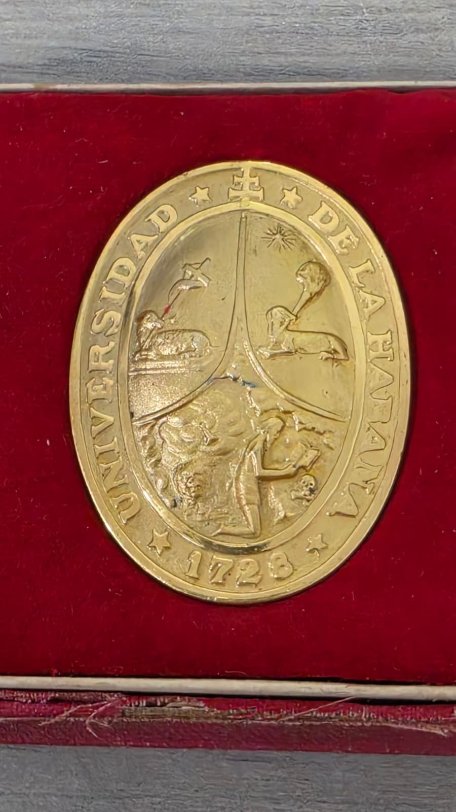 RARE UNSEEN MEDAL HAVANA UNIVERSITY MEDAL 1728 BOX ORIGINAL