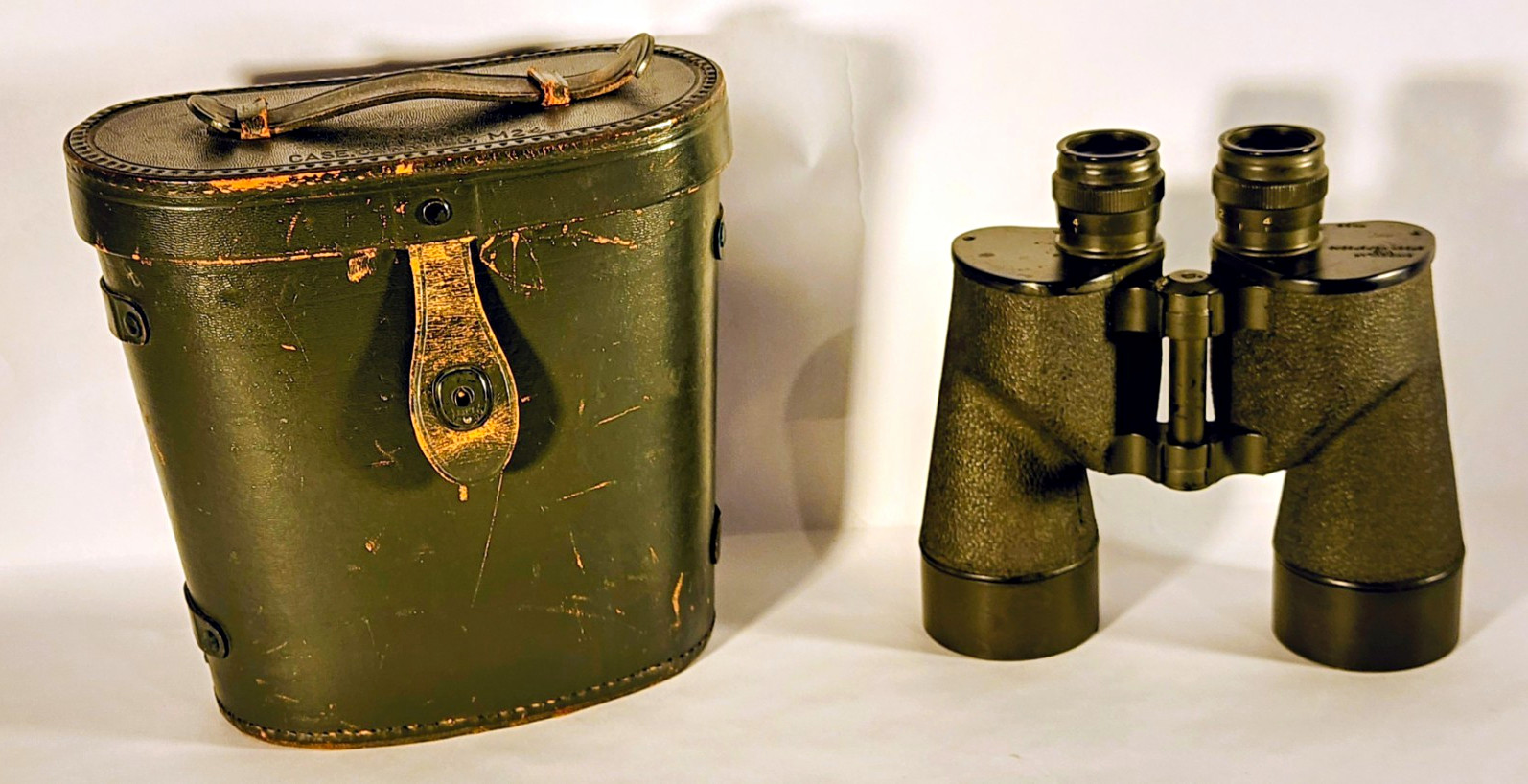 WWII Style Vintage Binoculars w/ Leather Carrying Case Marked CASE CARRYING M-3 WWII Style Vintage Binoculars w/ Leather Carrying Case Marked CASE CARRYING M-3