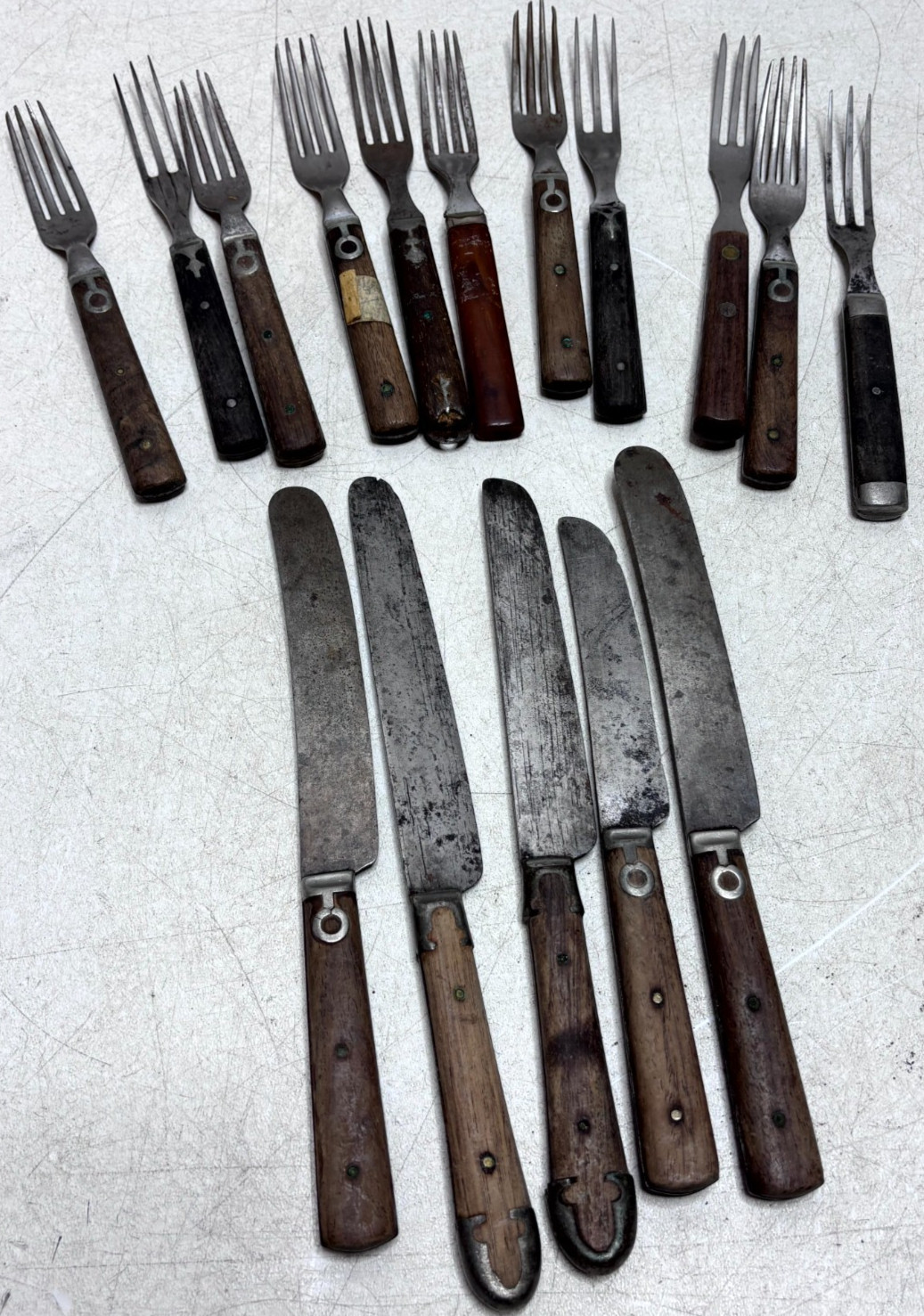 Antique Mixed Flatware Set of 17 Wood Handle Knives & Forks Rustic 3 Prong Antique Mixed Flatware Set of 17 Wood Handle Knives & Forks Rustic 3 Prong