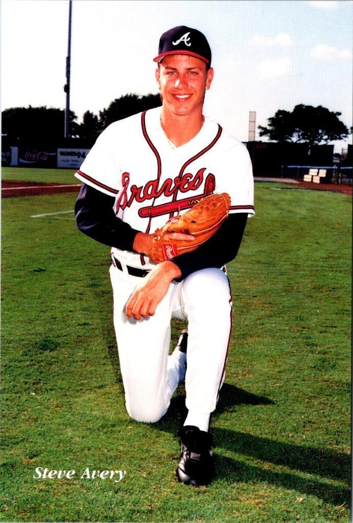 Baseball Player  STEVE AVERY Atlanta Braves Pitcher  4X6 MLB Postcard