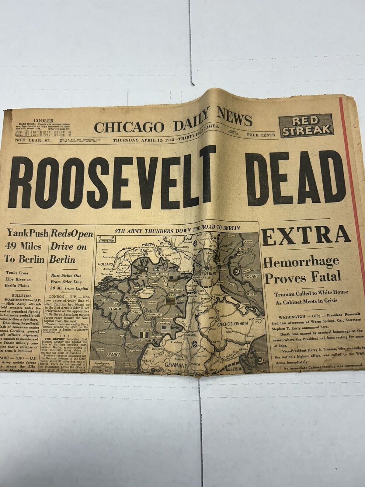 CHICAGO DAILY NEWS APRIL 12, 1945 ROOSEVELT DEAD NEWSPAPER GOOD CONDITION 