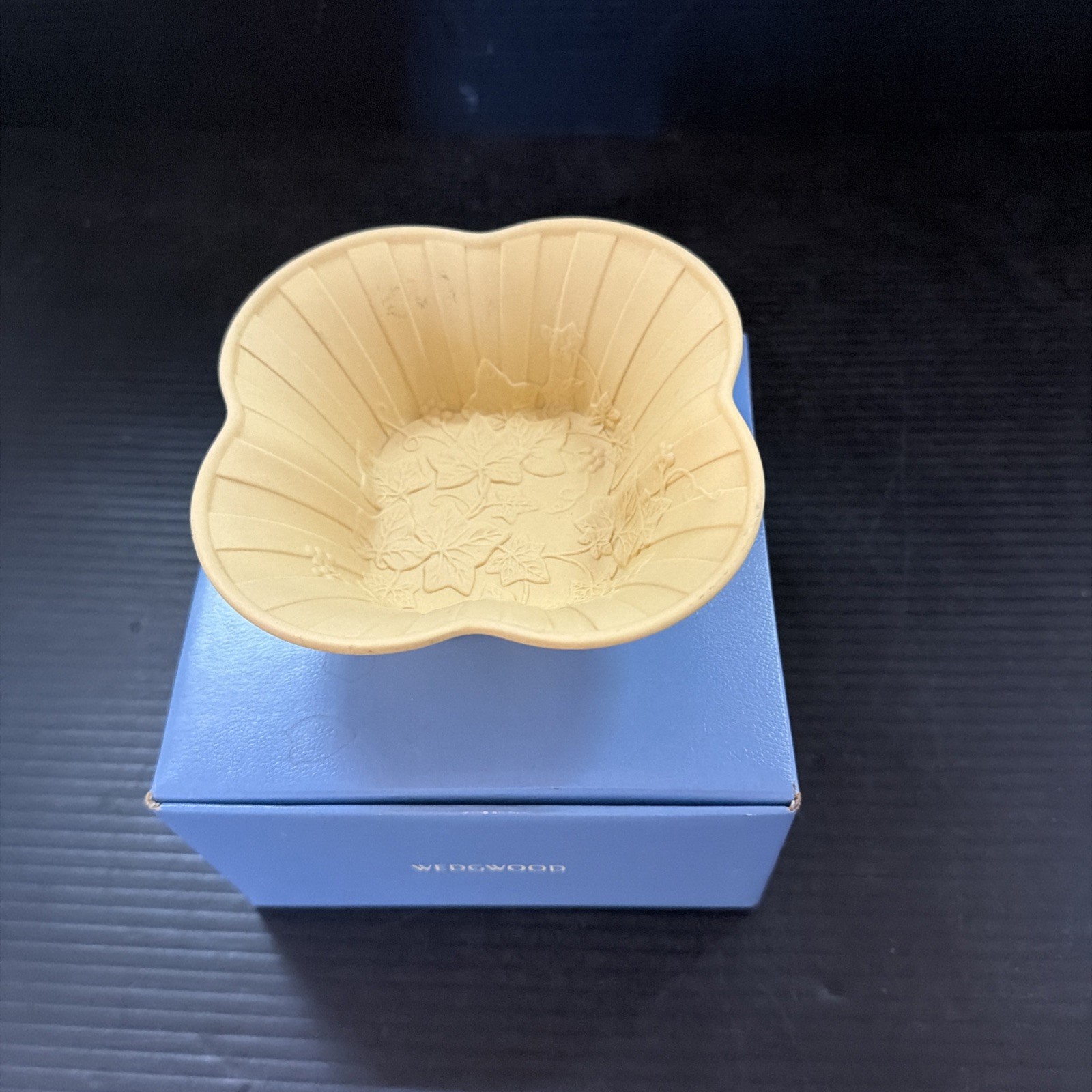 Wedgwood Jasperware 5” Textured Raised Doric Ivy Bowl Dish, & Box Yellow Wedgwood Jasperware 5” Textured Raised Doric Ivy Bowl Dish, & Box Yellow