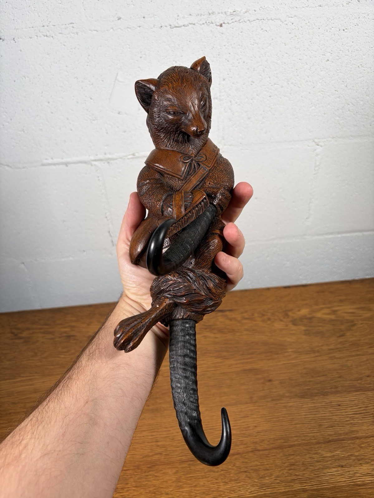 BLACK FOREST HAND-CARVED FOX WHIP HOOK