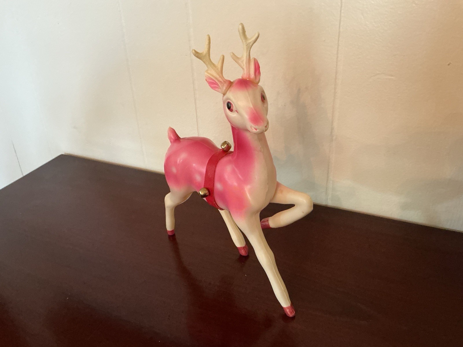 VINTAGE LARGE PINK CELLULOID REINDEER WITH BELLS VINTAGE LARGE PINK CELLULOID REINDEER WITH BELLS