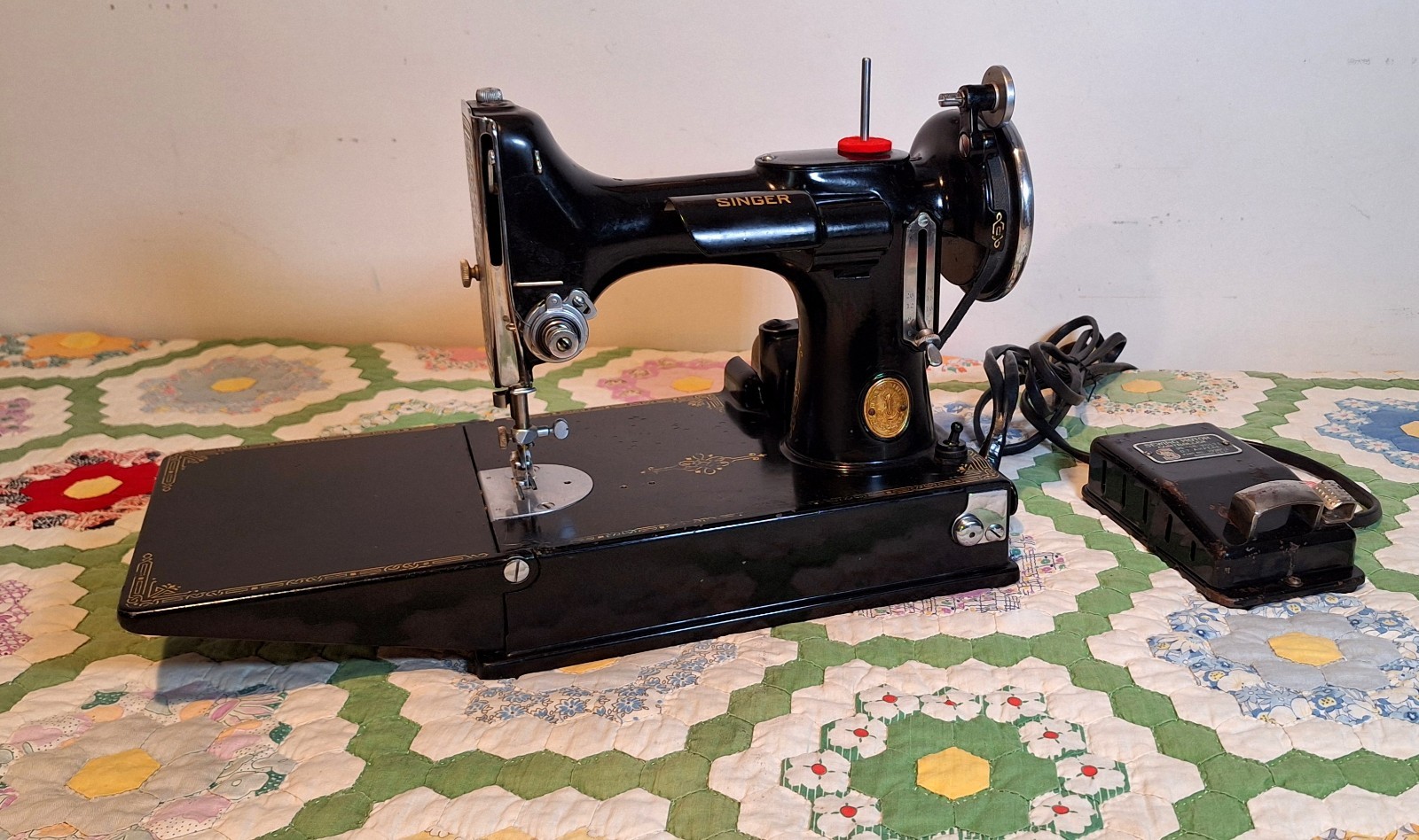 Rare 1st Run 1933 Singer Featherweight 221 School Bell Sewing Machine 🧵 Rare 1st Run 1933 Singer Featherweight 221 School Bell Sewing Machine 🧵