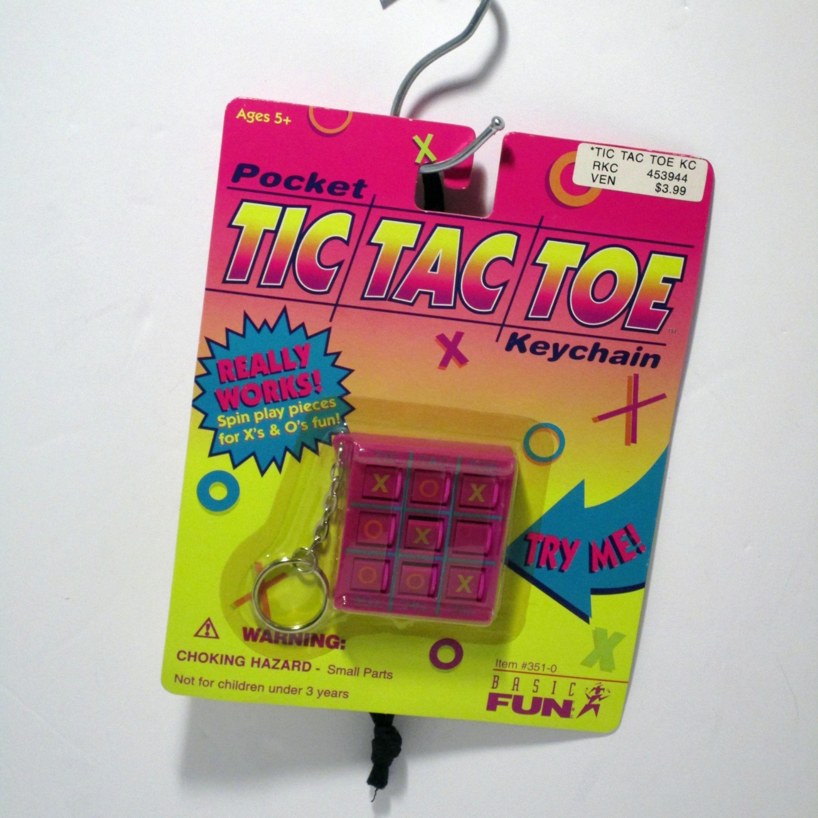 BASIC FUN Keychain - Pocket Tic Tac Toe - New Old Stock - 1998 - B.F.I. BASIC FUN Keychain - Pocket Tic Tac Toe - New Old Stock - 1998 - B.F.I.
