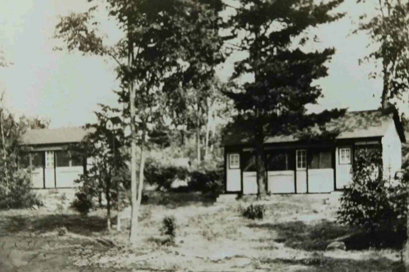 KIRK-KOVE REAL Photo Big Gull Lake Shoreline Cottages for Rent Very Good + KIRK-KOVE REAL Photo Big Gull Lake Shoreline Cottages for Rent Very Good +