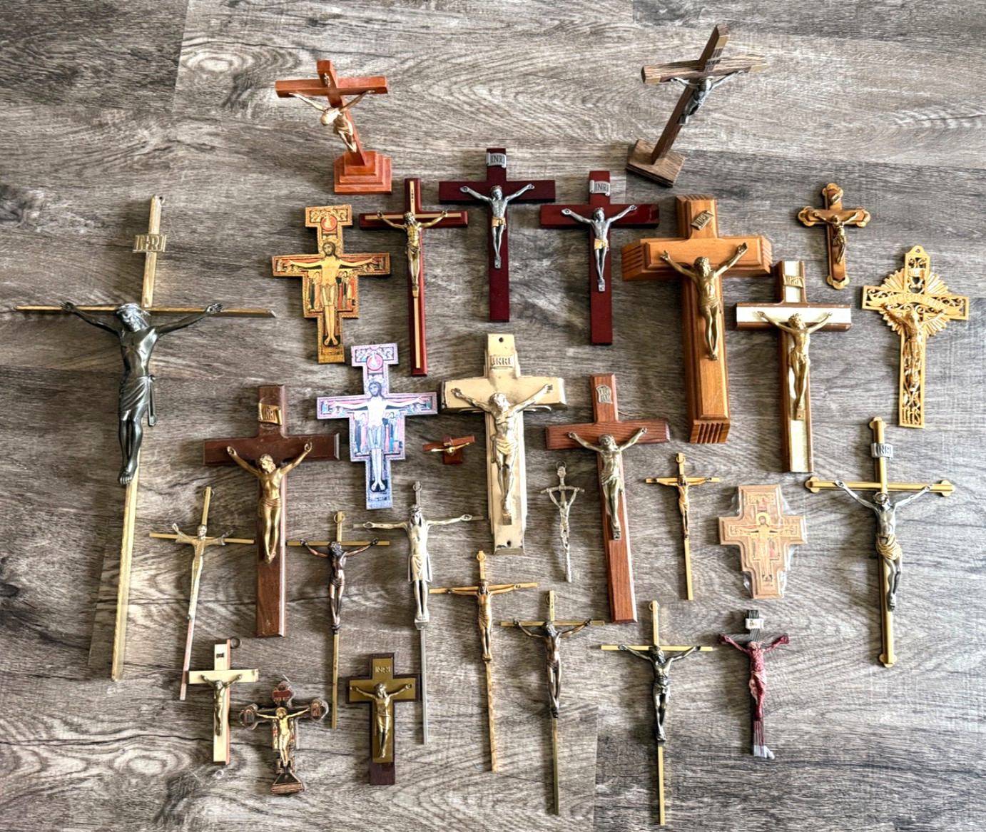 ~LOT OF 30 ANTIQUE & VINTAGE NUNS CONVENT CRUCIFIXES WOW ~ ~LOT OF 30 ANTIQUE & VINTAGE NUNS CONVENT CRUCIFIXES WOW ~