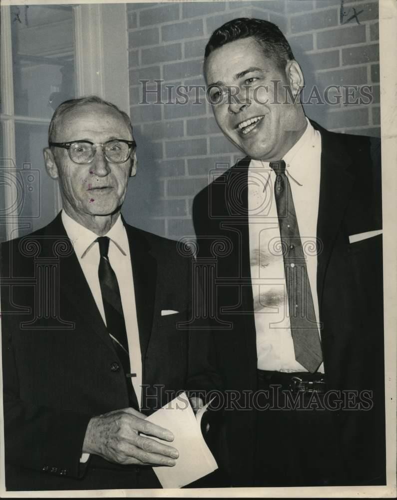 1965 Press Photo Dr. Felix B. Gear with Robert G. Norton at Church Meeting