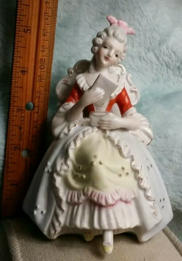 Vintage 18th/19th century WOMAN READING A LETTER ceramic figurine Vintage 18th/19th century WOMAN READING A LETTER ceramic figurine