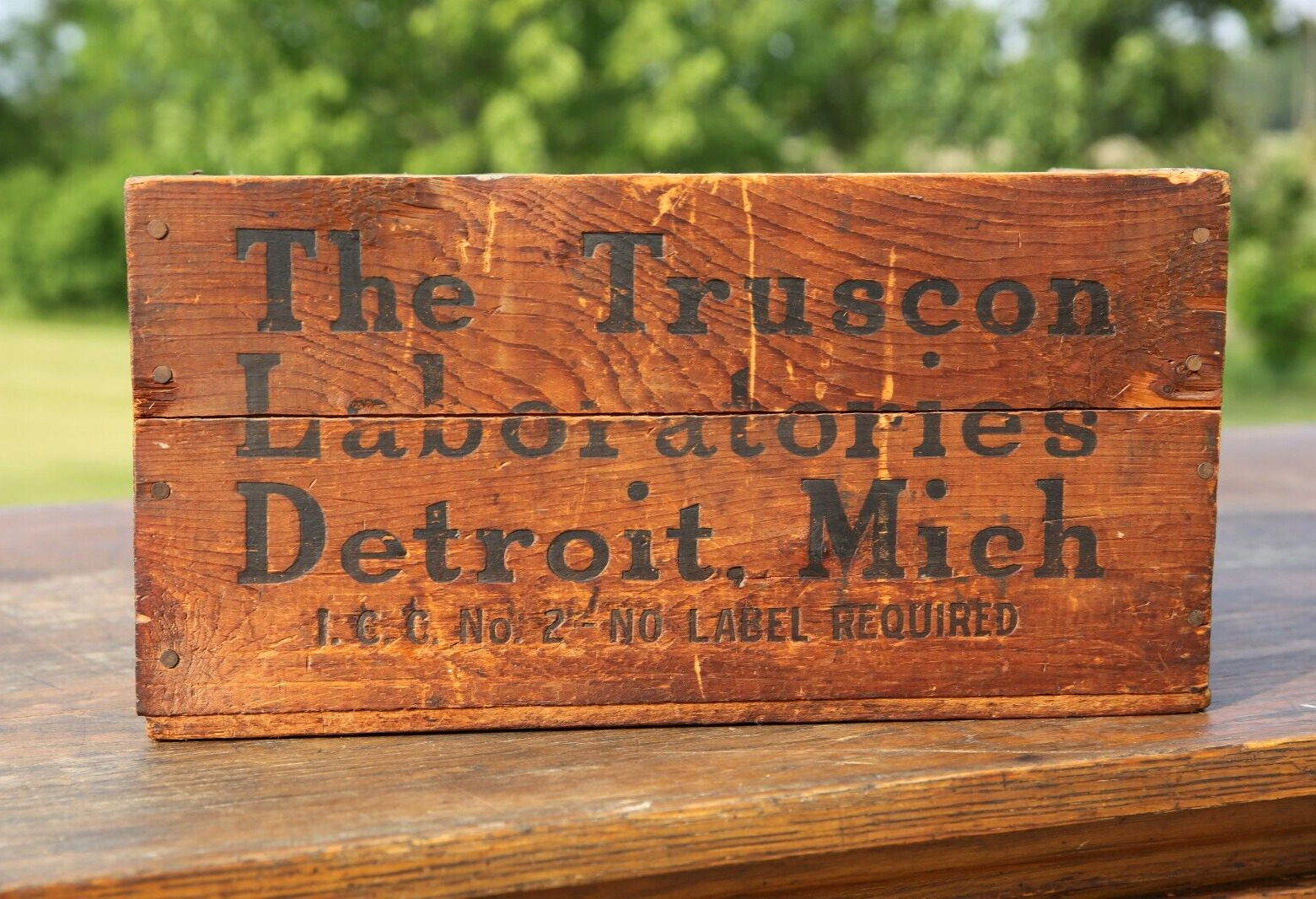Vintage Truscon Laboratories Paint Varnish Wood Crate Box Detroit Finger Pointer