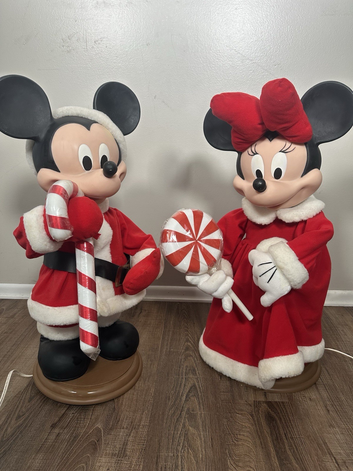 Vtg Disney Unlimited Santa's Best Christmas Animation Mickey Minnie Mouse 25” Vtg Disney Unlimited Santa's Best Christmas Animation Mickey Minnie Mouse 25”