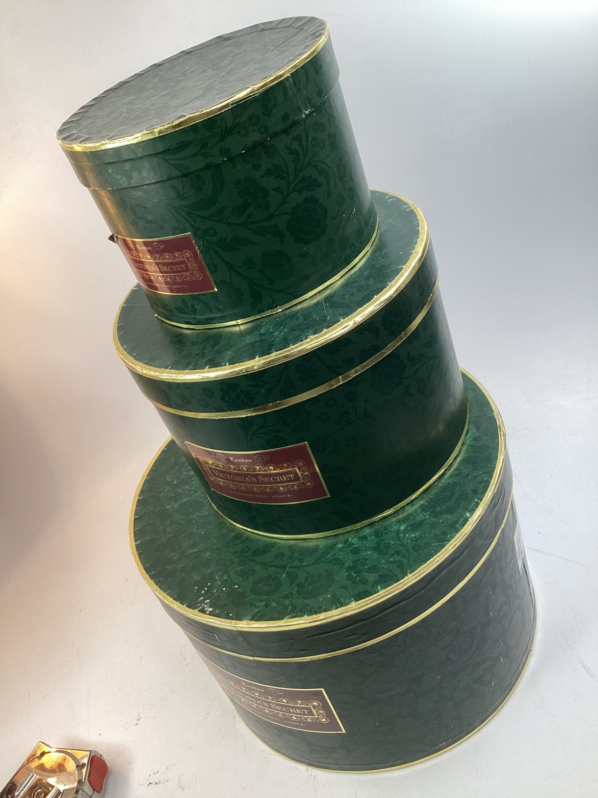 3 Vintage VICTORIA SECRET DISPLAY HAT BOXES 3 Vintage VICTORIA SECRET DISPLAY HAT BOXES