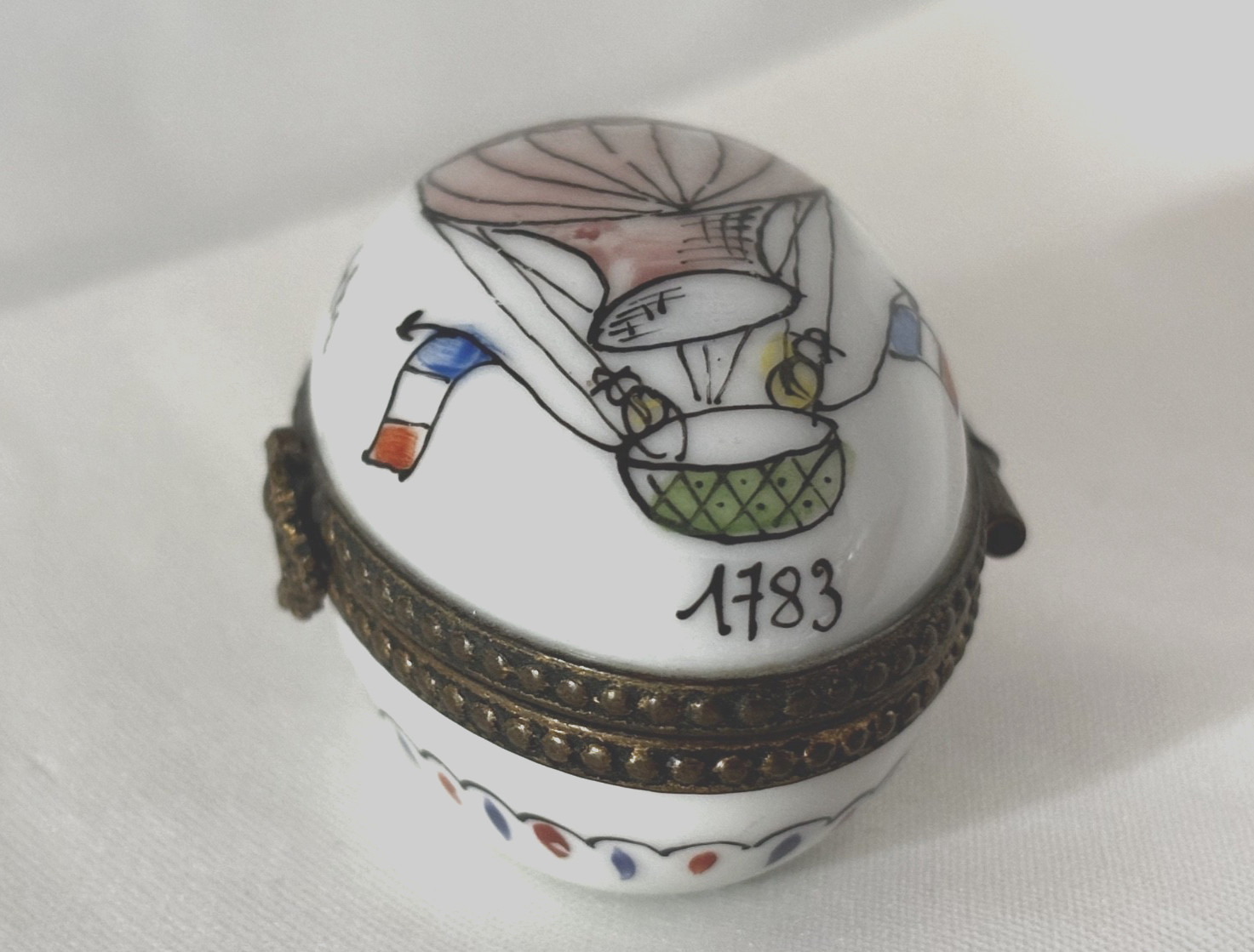 LIMOGES RARE PORCELAIN 1783 COMMEMORATIVE HINGED EGG SHAPED TRINKET BOX VINTAGE LIMOGES RARE PORCELAIN 1783 COMMEMORATIVE HINGED EGG SHAPED TRINKET BOX VINTAGE