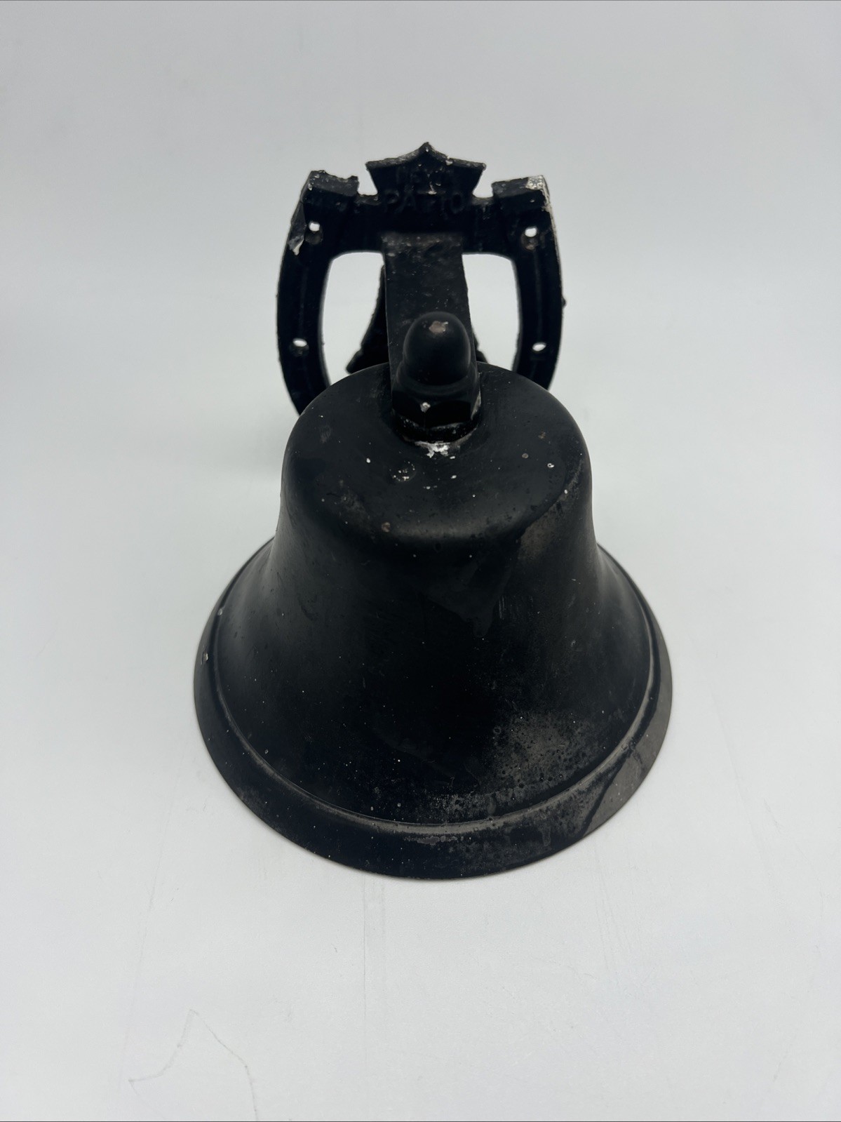 Bevin Patio Bell Vintage Cast Iron Garden Wall Mount Horse Shoe Farmhouse Bevin Patio Bell Vintage Cast Iron Garden Wall Mount Horse Shoe Farmhouse