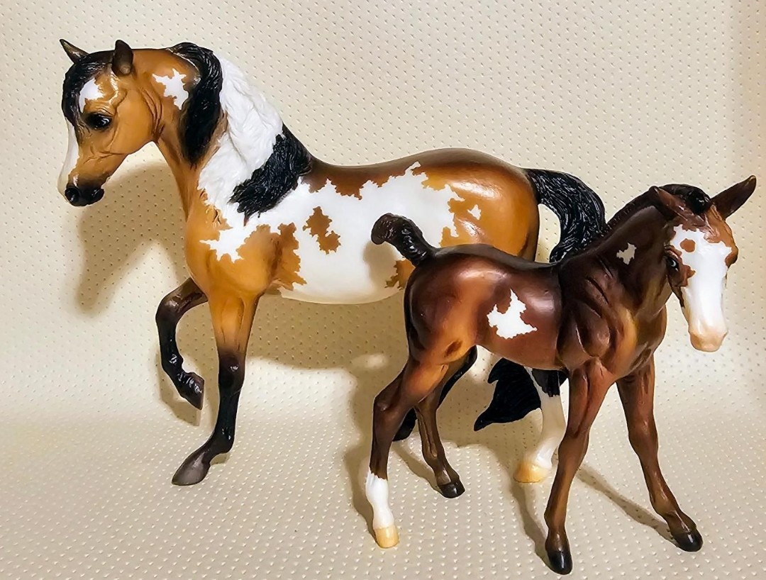 Breyer Traditional Freya & Annika Set Breyer Traditional Freya & Annika Set