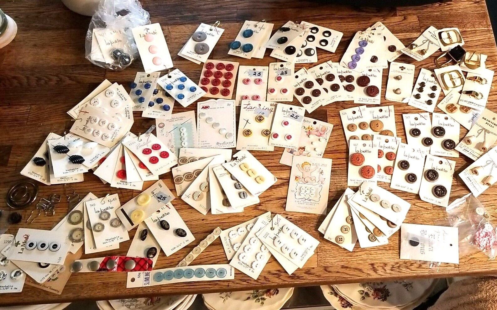 Vintage Large Lot of NEW Antique Buttons on 100 Cards - Mixed