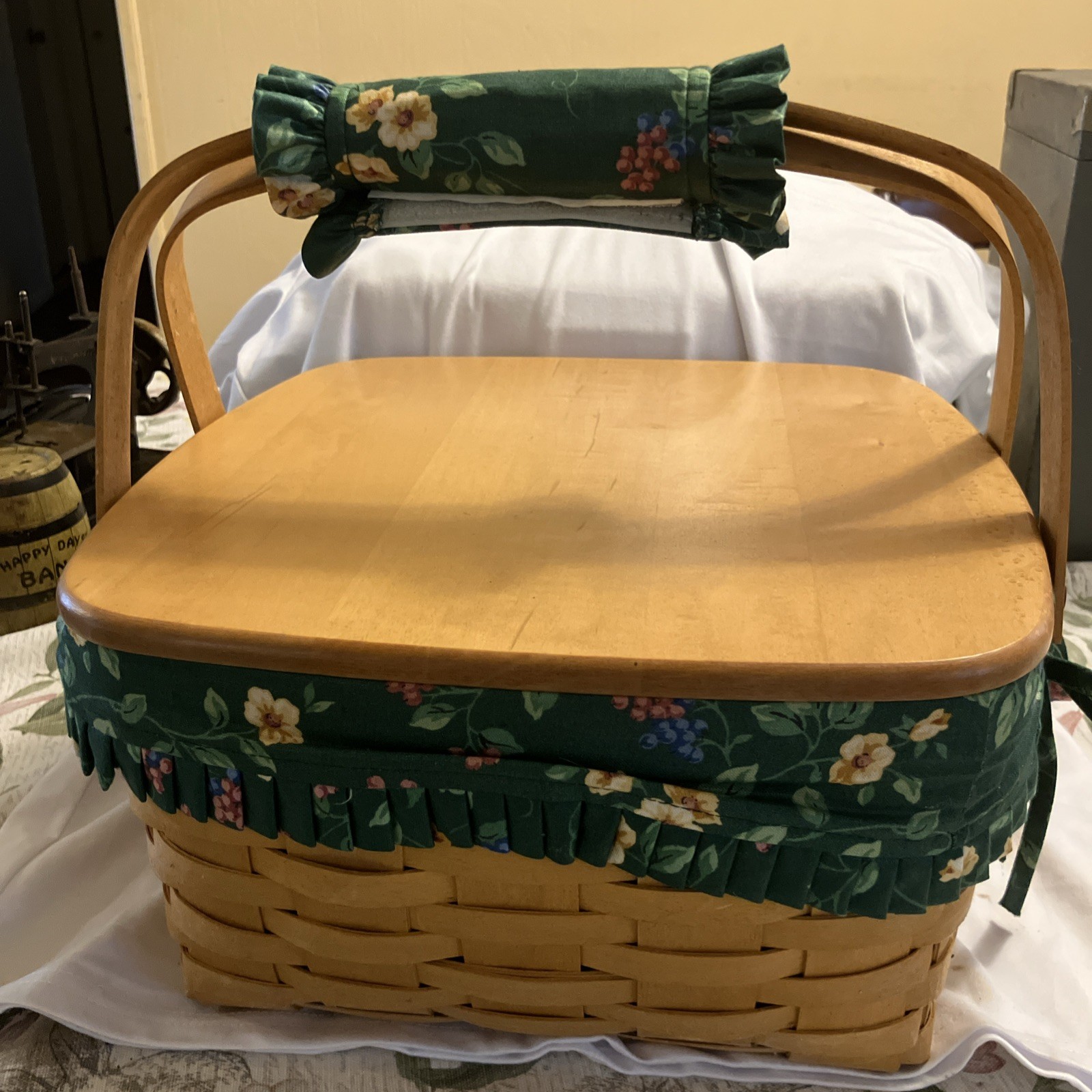 Longaberger 1998 Picnic Basket (Basket+Protector+liner) Pie Riser Longaberger 1998 Picnic Basket (Basket+Protector+liner) Pie Riser