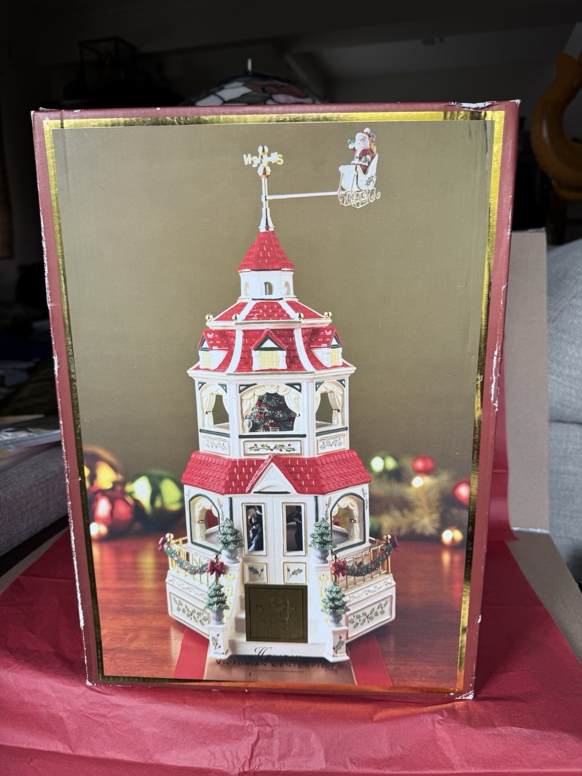 LENOX HOLIDAY MUSICAL VICTORIAN CENTERPIECE “DECK THE HALLS” CHRISTMAS, ORIG BOX LENOX HOLIDAY MUSICAL VICTORIAN CENTERPIECE “DECK THE HALLS” CHRISTMAS, ORIG BOX
