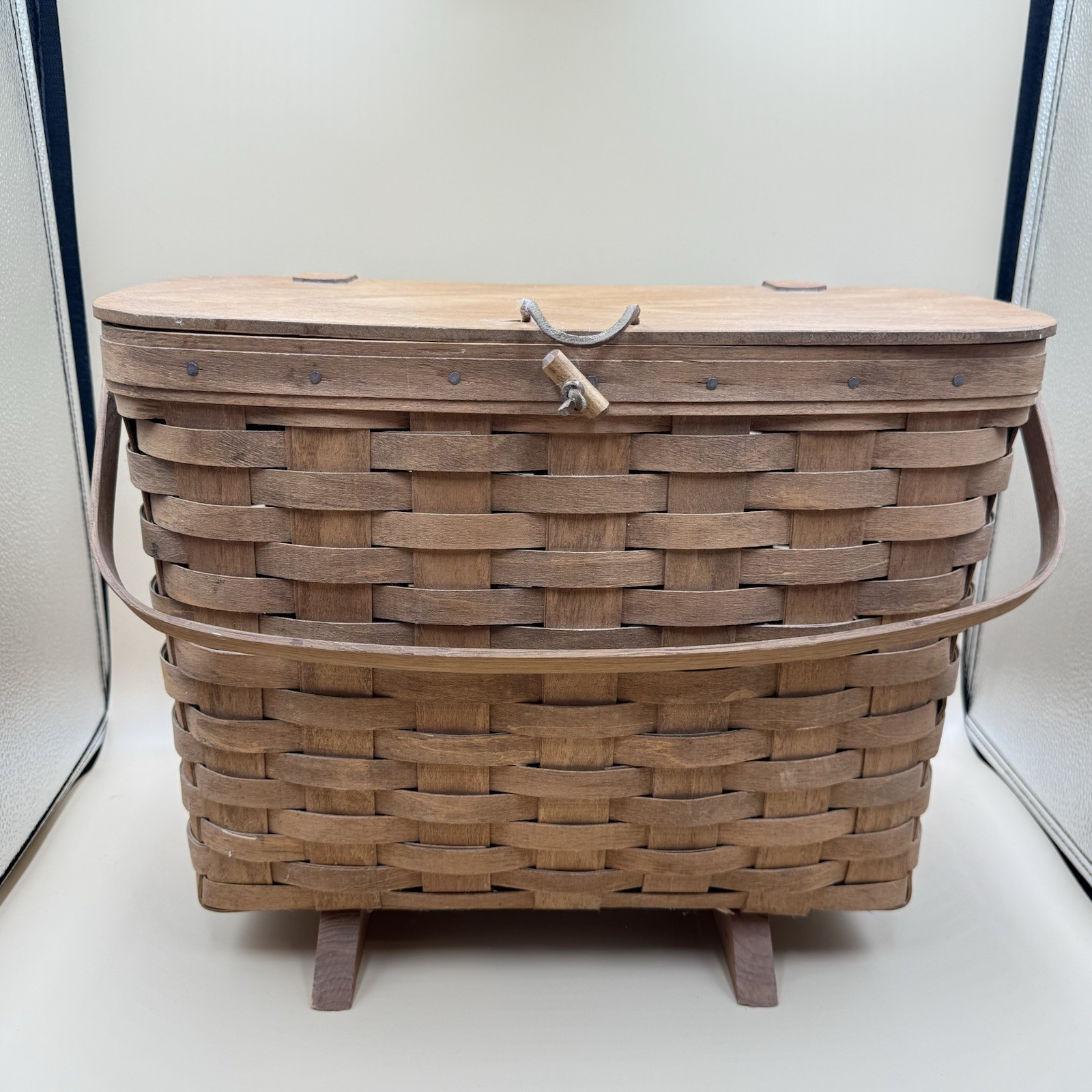 Vintage 1986 Longaberger Footed Basket W/Handle Signed Magazine Holder W/Lid Vintage 1986 Longaberger Footed Basket W/Handle Signed Magazine Holder W/Lid