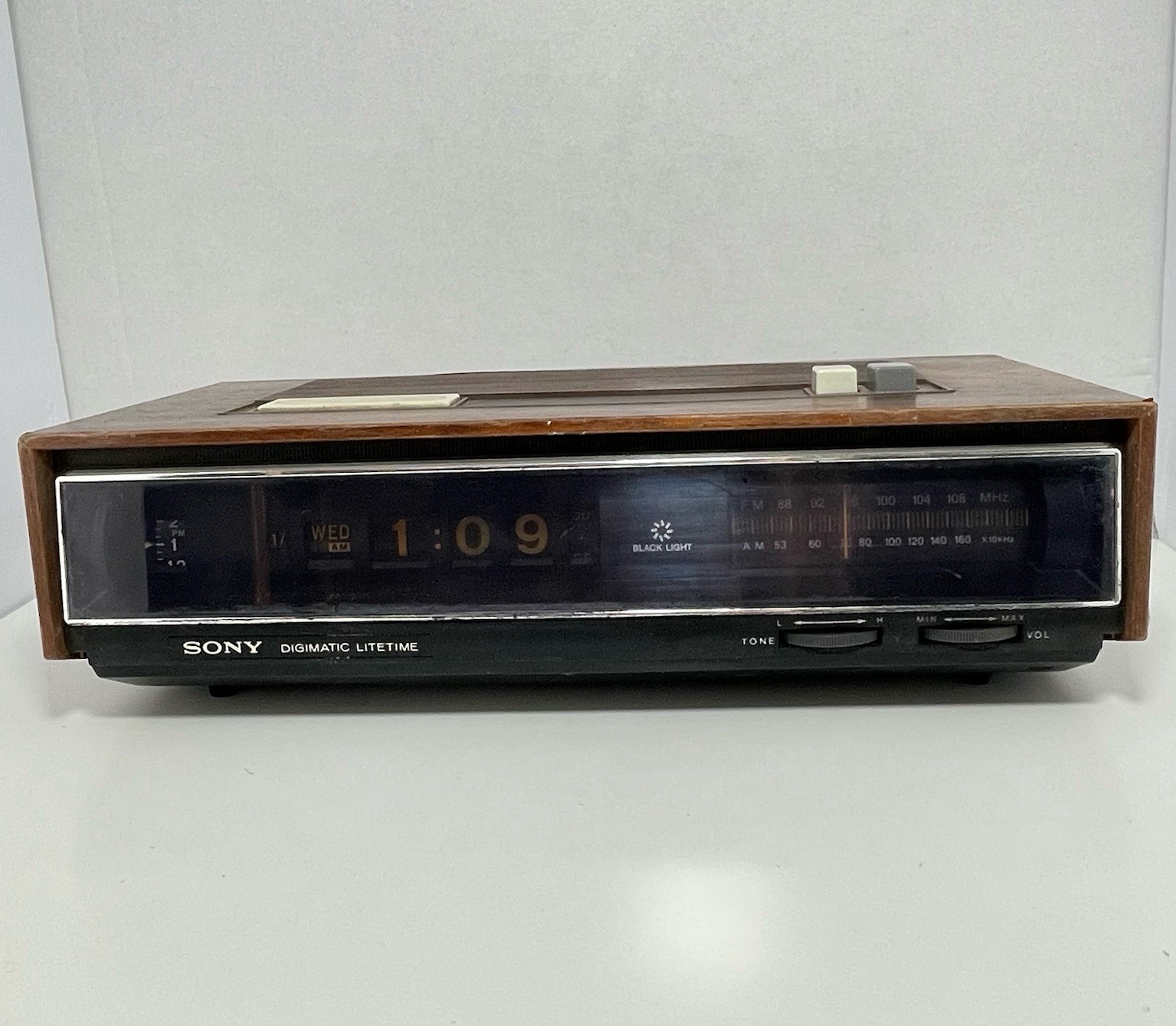 Sony Digimatic Litetime TFM-C770W Digital Clock Radio Wood Grain **WORKS READ**