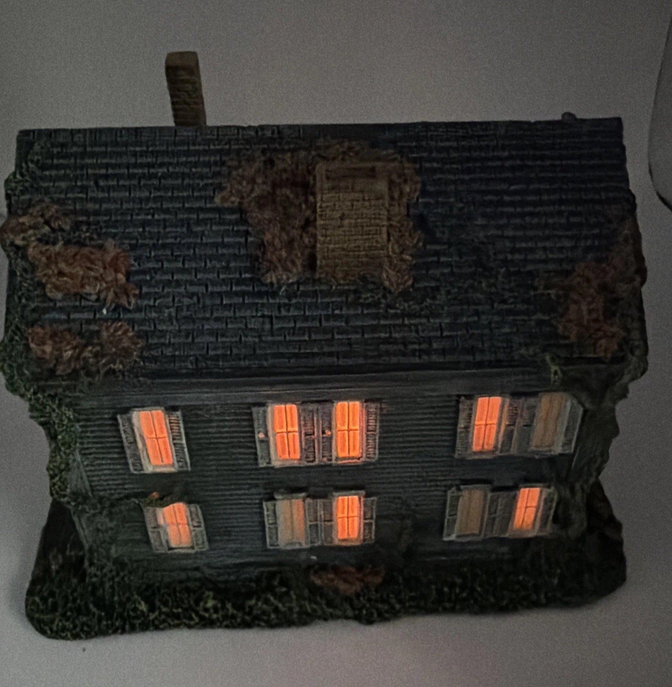 Bradford Exchange Hawthorne Village Lizzie Borden House Most Haunted COA Lighted