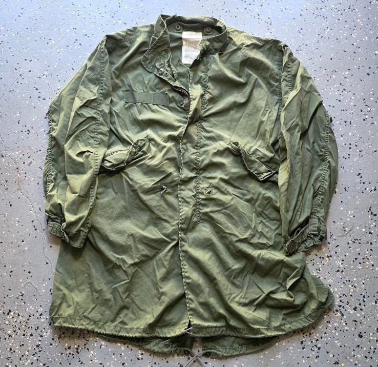 Vintage 80s US Military Fish Tail Parka Extreme Cold Weather Parka Size M Vintage 80s US Military Fish Tail Parka Extreme Cold Weather Parka Size M