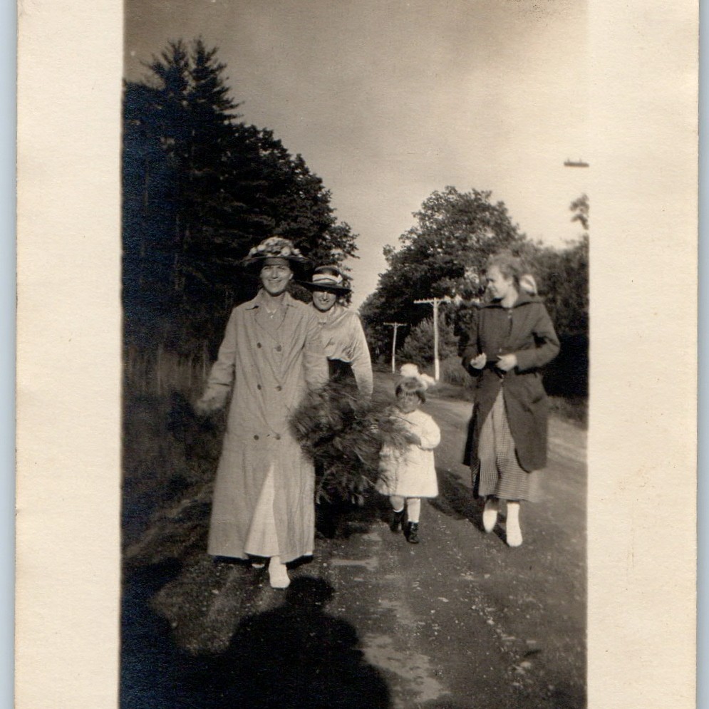 c1920s Women Fashion Hats Gathering Evergreens Cute Child 5\ c1920s Women Fashion Hats Gathering Evergreens Cute Child 5\