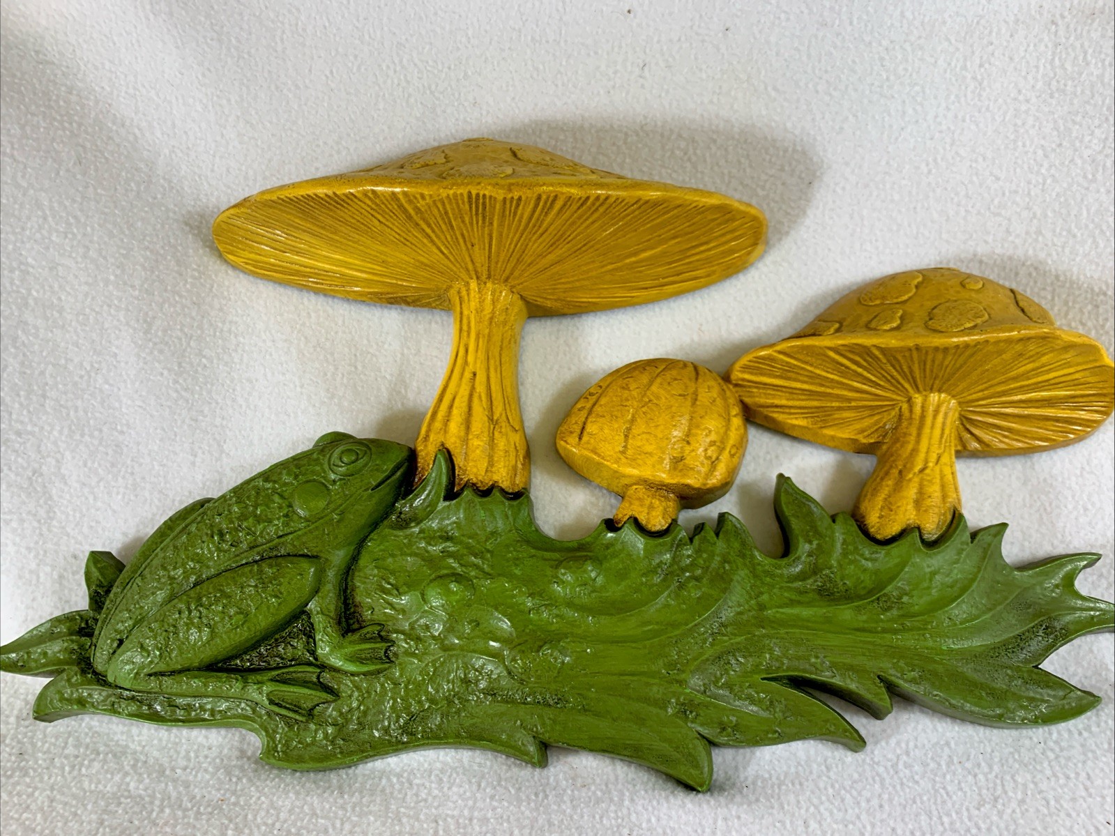 Vintage 1970 Green & Yellow Plastic Mushrooms & Frog Wall Decoration Dart Ind.