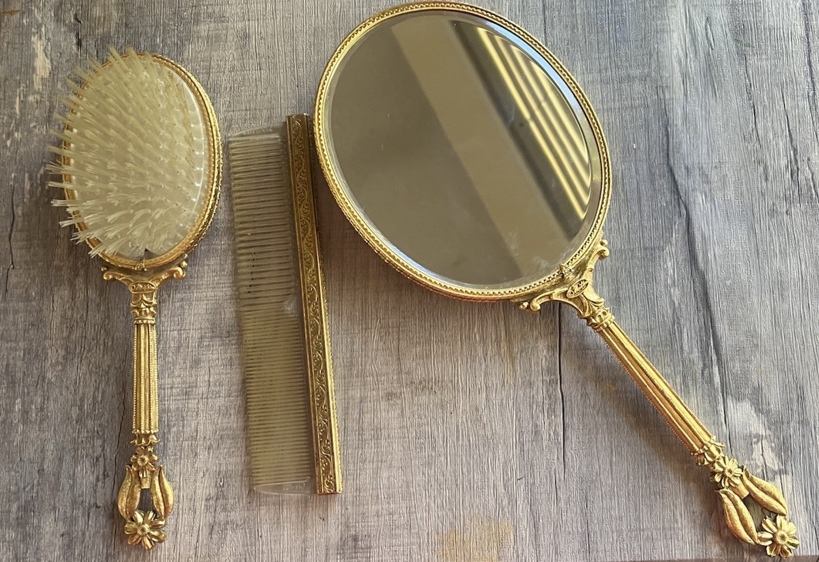 VINTAGE MATSON GOLD GILT ORMOLU ORNATE Floral 3 PIECE SET MIRROR, BRUSH & COMB VINTAGE MATSON GOLD GILT ORMOLU ORNATE Floral 3 PIECE SET MIRROR, BRUSH & COMB
