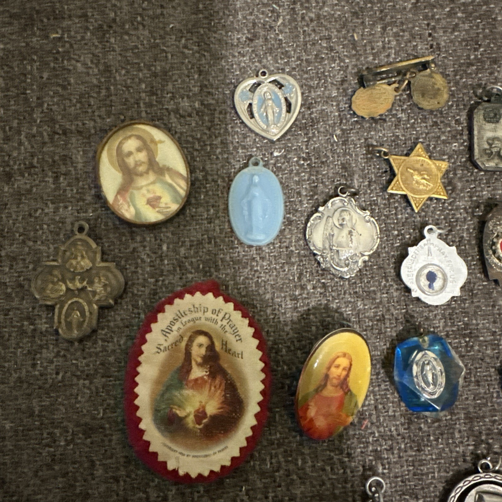 ANTIQUE RELIGIOUS MEDAL PENDANTS RELIC TOKEN ETC Various Metals And Origins ANTIQUE RELIGIOUS MEDAL PENDANTS RELIC TOKEN ETC Various Metals And Origins