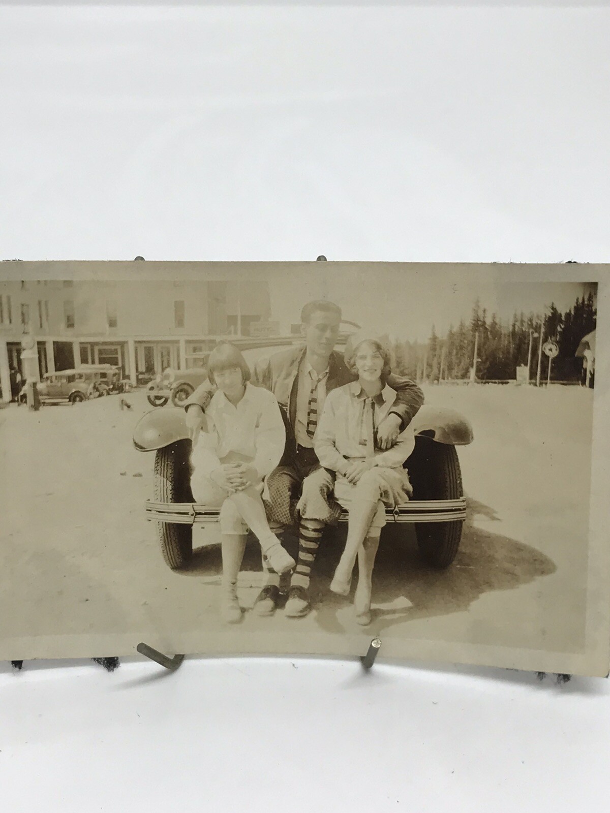 2 Vtg 1920’s BLACK & WHITE PHOTO Women And Man Posing On Vintage Car Scene 2 Vtg 1920’s BLACK & WHITE PHOTO Women And Man Posing On Vintage Car Scene