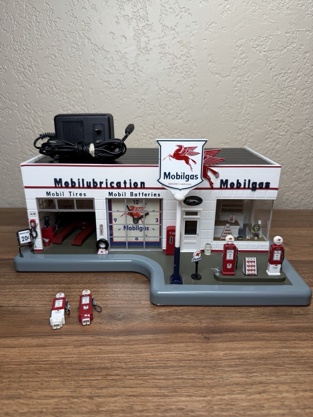 Danbury Mint 1950s Mobil Gas Lighted Garage Service Station Clock w/ Adapter