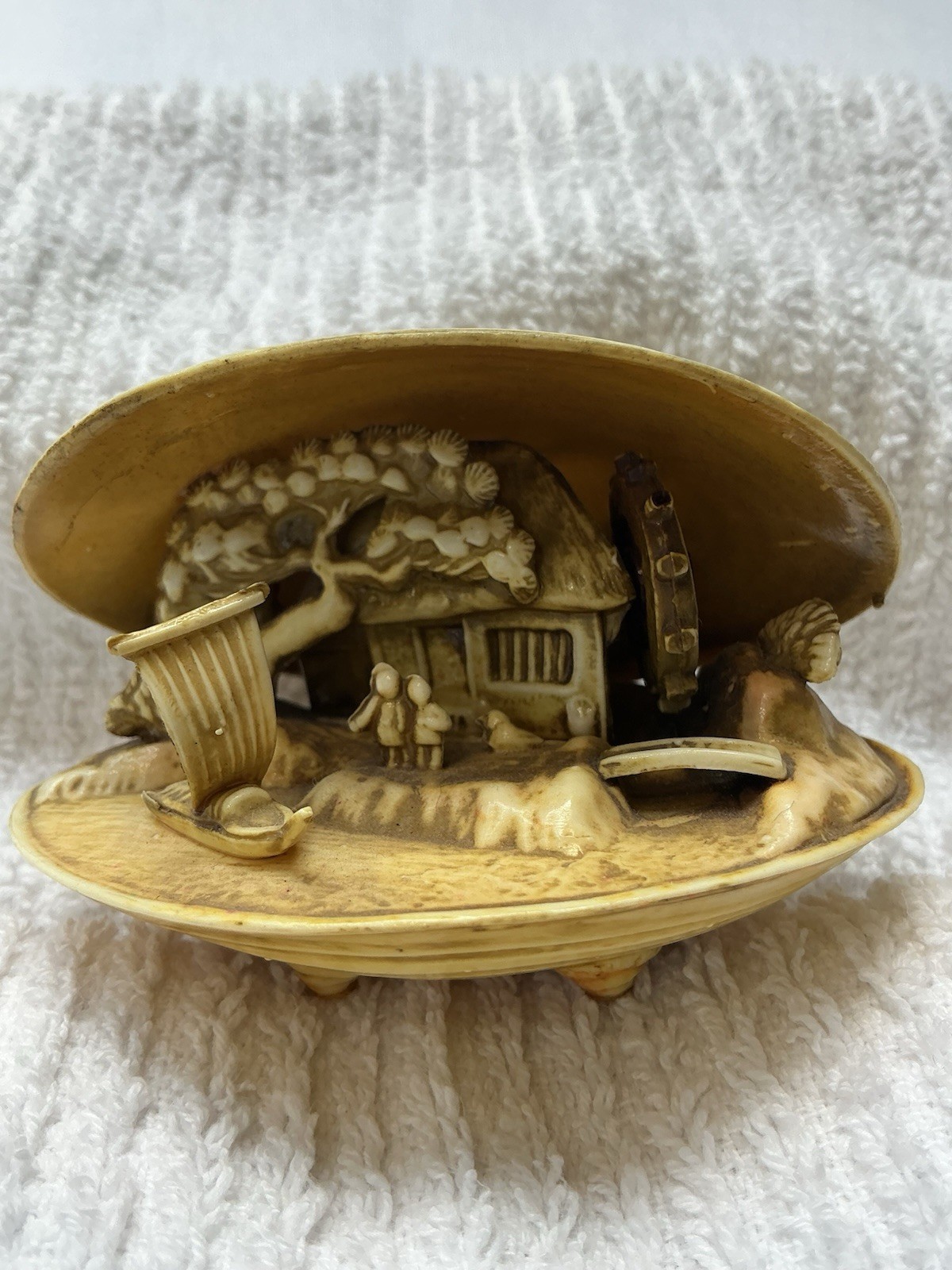Vtg Japanese Celluloid Clam Shell Diorama Moving Water Wheel Miniature Dragon 3\ Vtg Japanese Celluloid Clam Shell Diorama Moving Water Wheel Miniature Dragon 3\