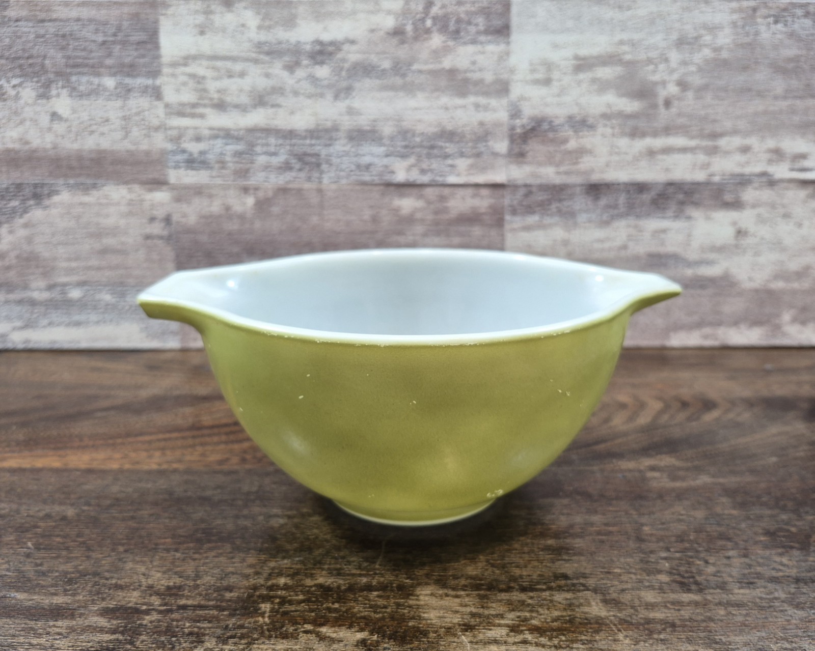Vintage Pyrex Avocado Green 1.5 Pint Double-Spouted #441 Cinderella Bowl, 1960\'s Vintage Pyrex Avocado Green 1.5 Pint Double-Spouted #441 Cinderella Bowl, 1960\'s