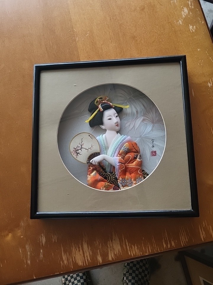 Vintage Porcelain Japanese Geisha Girl Silk Kimono Shadow Box 3D Framed Wall Art Vintage Porcelain Japanese Geisha Girl Silk Kimono Shadow Box 3D Framed Wall Art
