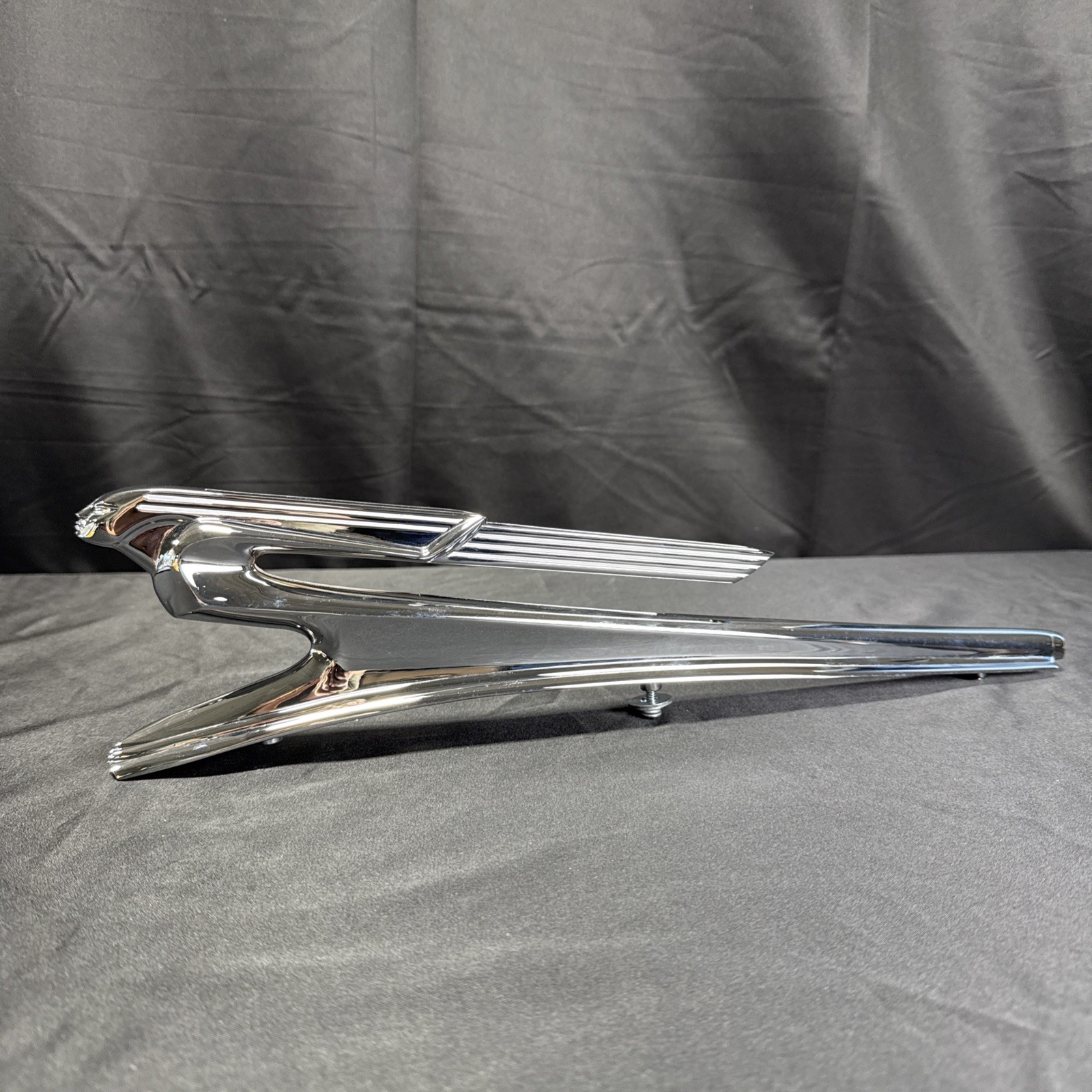 1940’s CHEVROLET CAR HOOD ORNAMENT ORIGINAL (Read Description) 1940’s CHEVROLET CAR HOOD ORNAMENT ORIGINAL (Read Description)