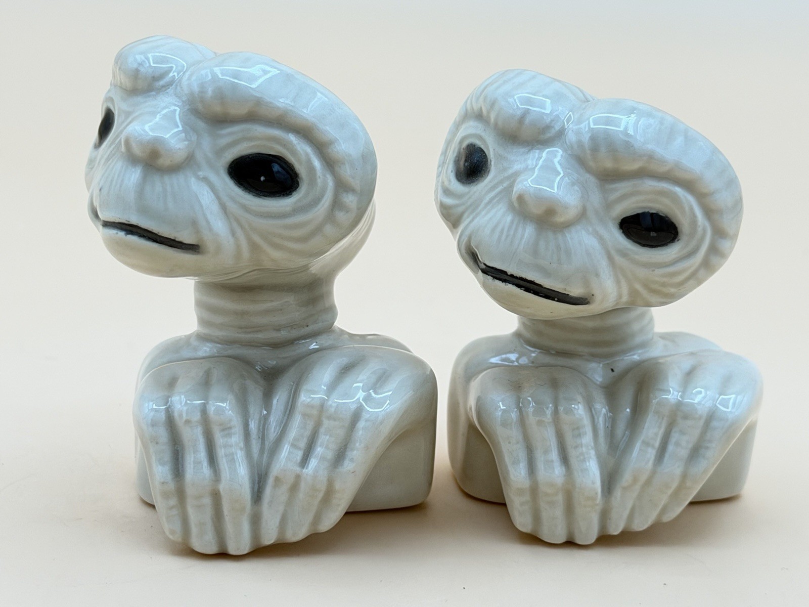 Steven Spielberg’s ET Extra Terrestrial Salt & Pepper Shakers Signed MW