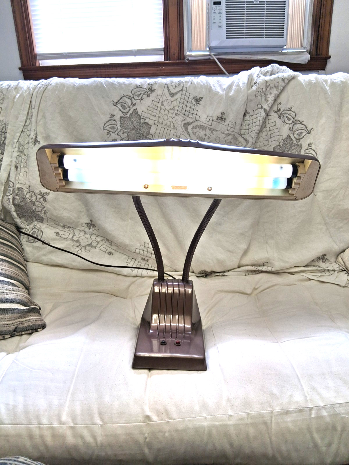 VTG 1950's DAZOR Art Deco MINT Gooseneck Desk Lamp Model 1000 FUSCHIA PURPLE VTG 1950's DAZOR Art Deco MINT Gooseneck Desk Lamp Model 1000 FUSCHIA PURPLE