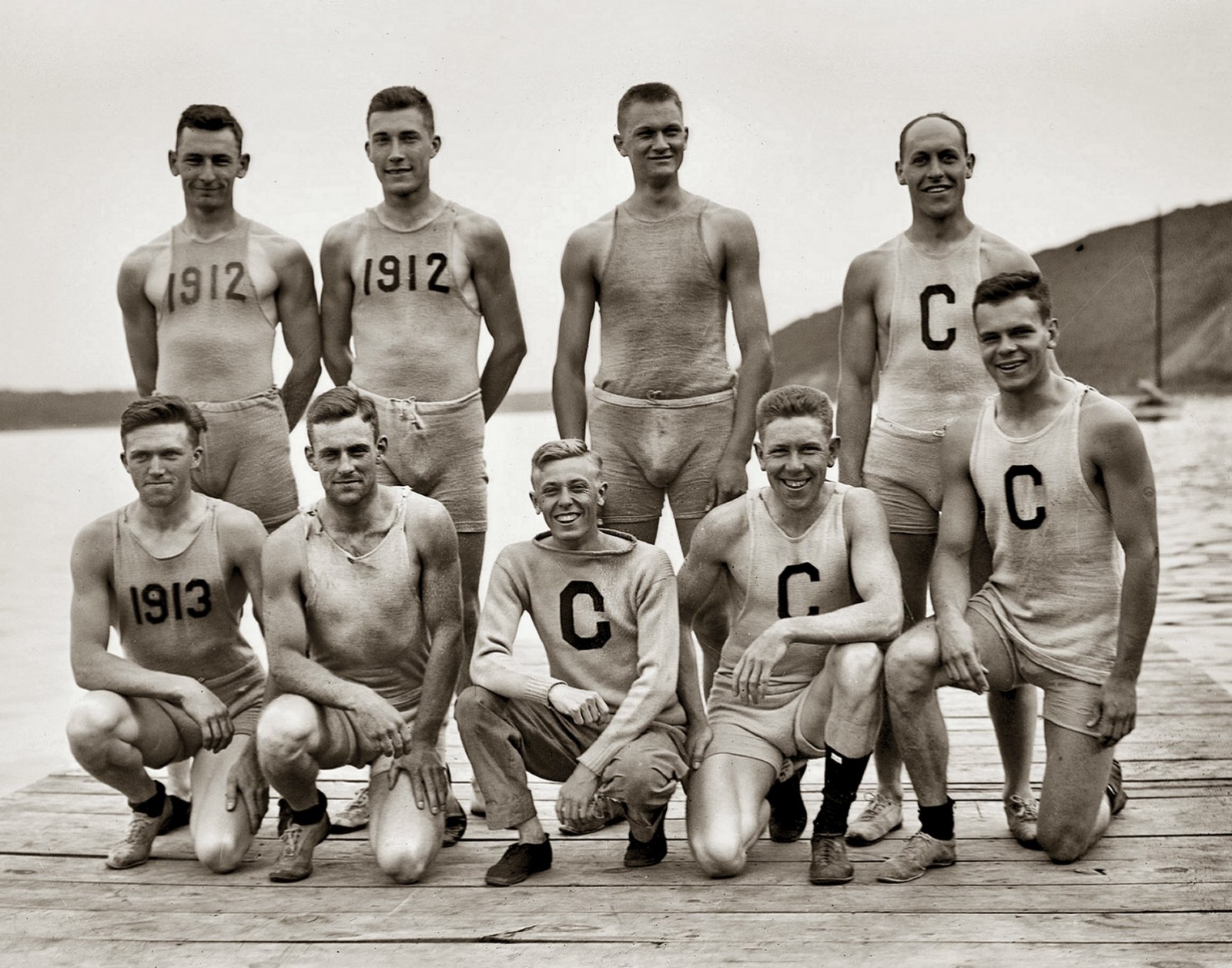 1911 CORNELL VARSITY ROWERS Crew 5x7 Borderless Photo (167-h) 1911 CORNELL VARSITY ROWERS Crew 5x7 Borderless Photo (167-h)