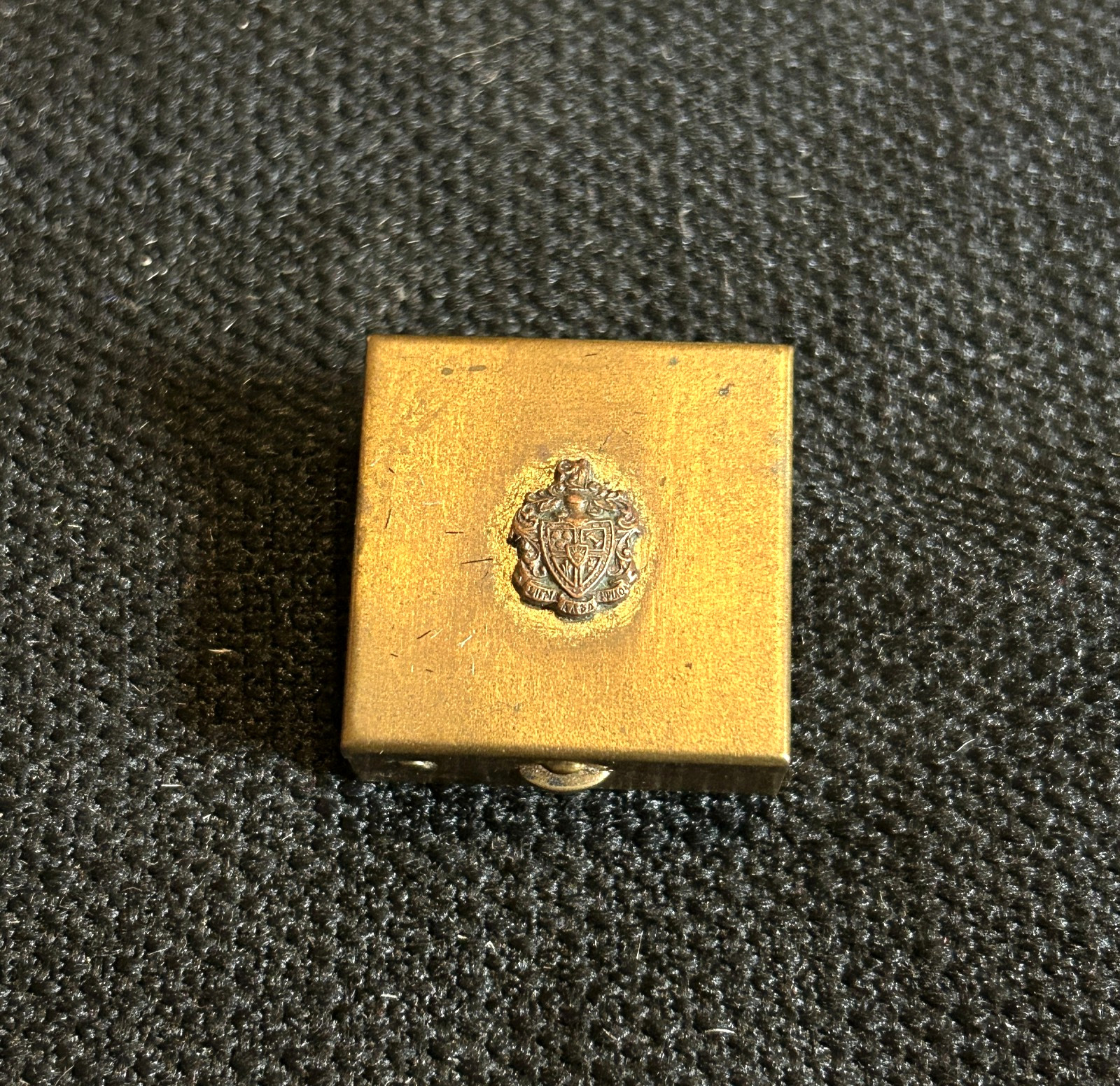 VINTAGE Sigma Alpha Epsilon fraternity small metal crest pin box SAE - OLD VINTAGE Sigma Alpha Epsilon fraternity small metal crest pin box SAE - OLD