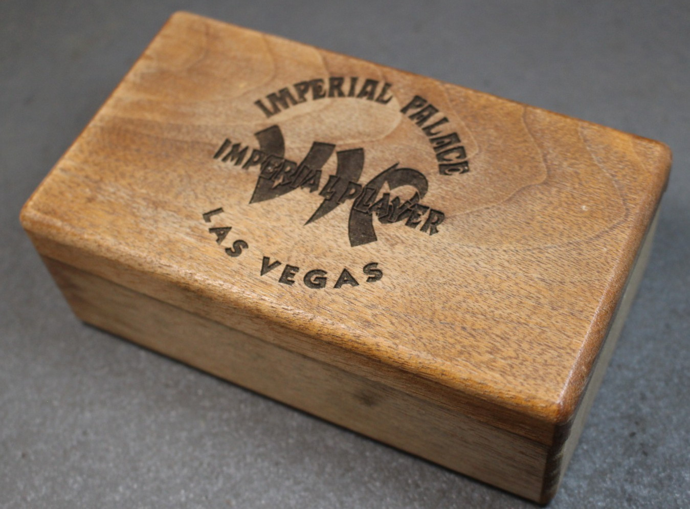 Vintage Imperial Palace Las Vegas VIP Player Wood Box Dragon Joker Dice USA 1990 Vintage Imperial Palace Las Vegas VIP Player Wood Box Dragon Joker Dice USA 1990
