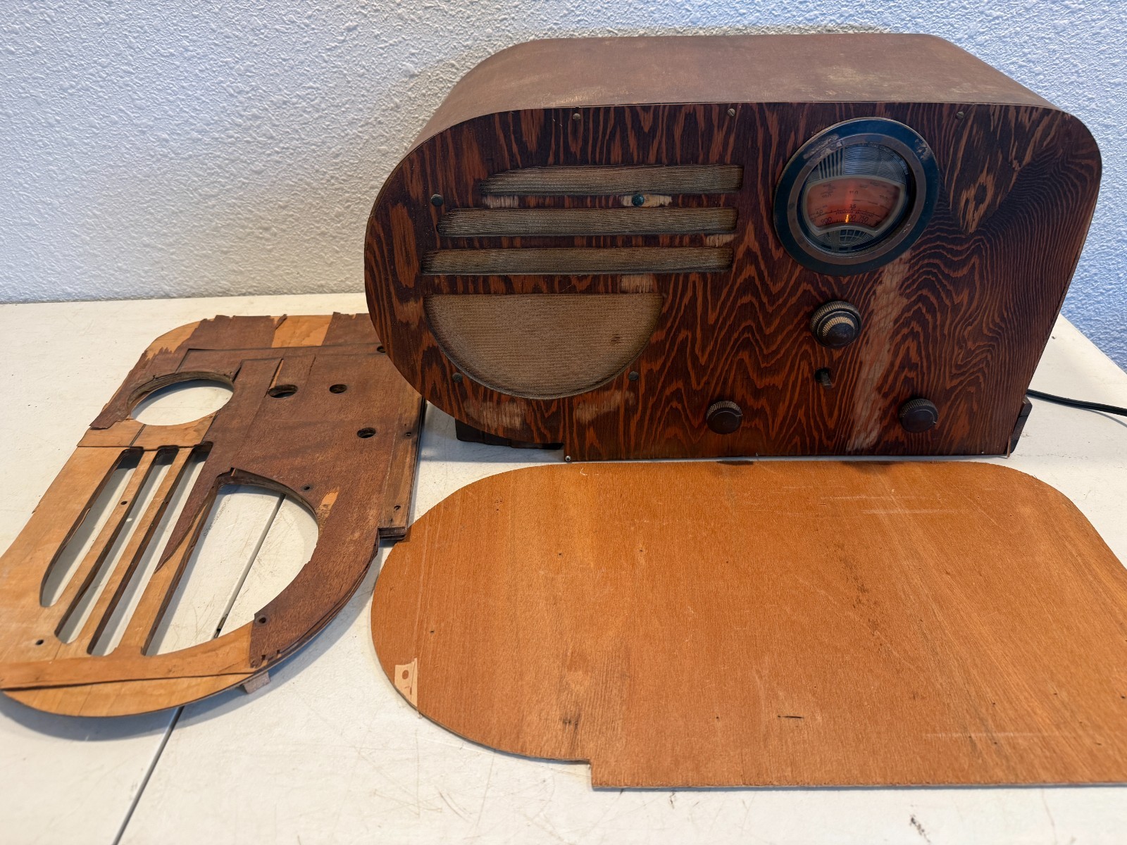 1937 Vintage Philco Model 37-610 Tube am / Shortwave Radio Wood
