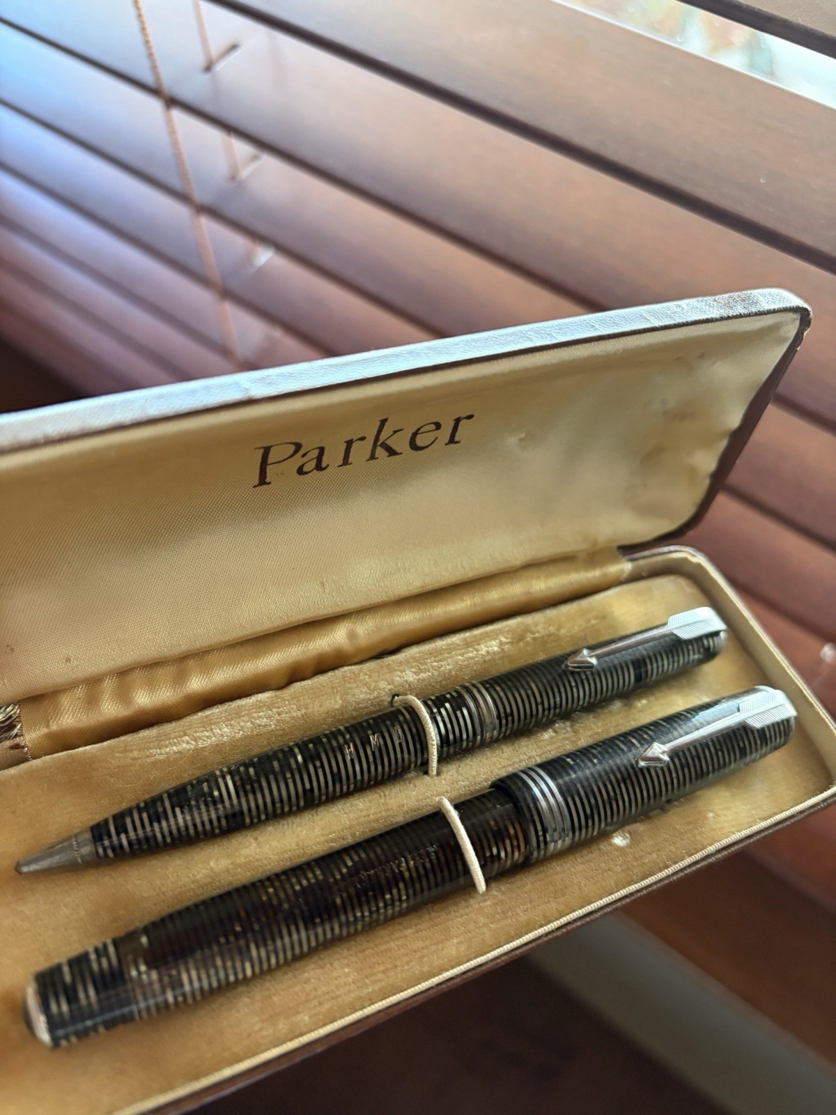 Rare 1934 Parker Vacumatic Fountain Pen Set Golden Brown Pearl 2-tone Arrow Nib Rare 1934 Parker Vacumatic Fountain Pen Set Golden Brown Pearl 2-tone Arrow Nib