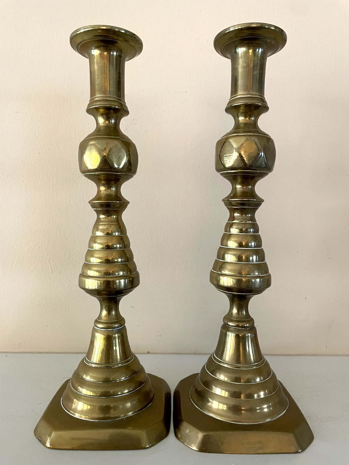 ANTIQUE VICTORIAN 1902 PAIR OF BRASS CORONATION PUSH UP CANDLESTICKS HOLDER 11 ANTIQUE VICTORIAN 1902 PAIR OF BRASS CORONATION PUSH UP CANDLESTICKS HOLDER 11
